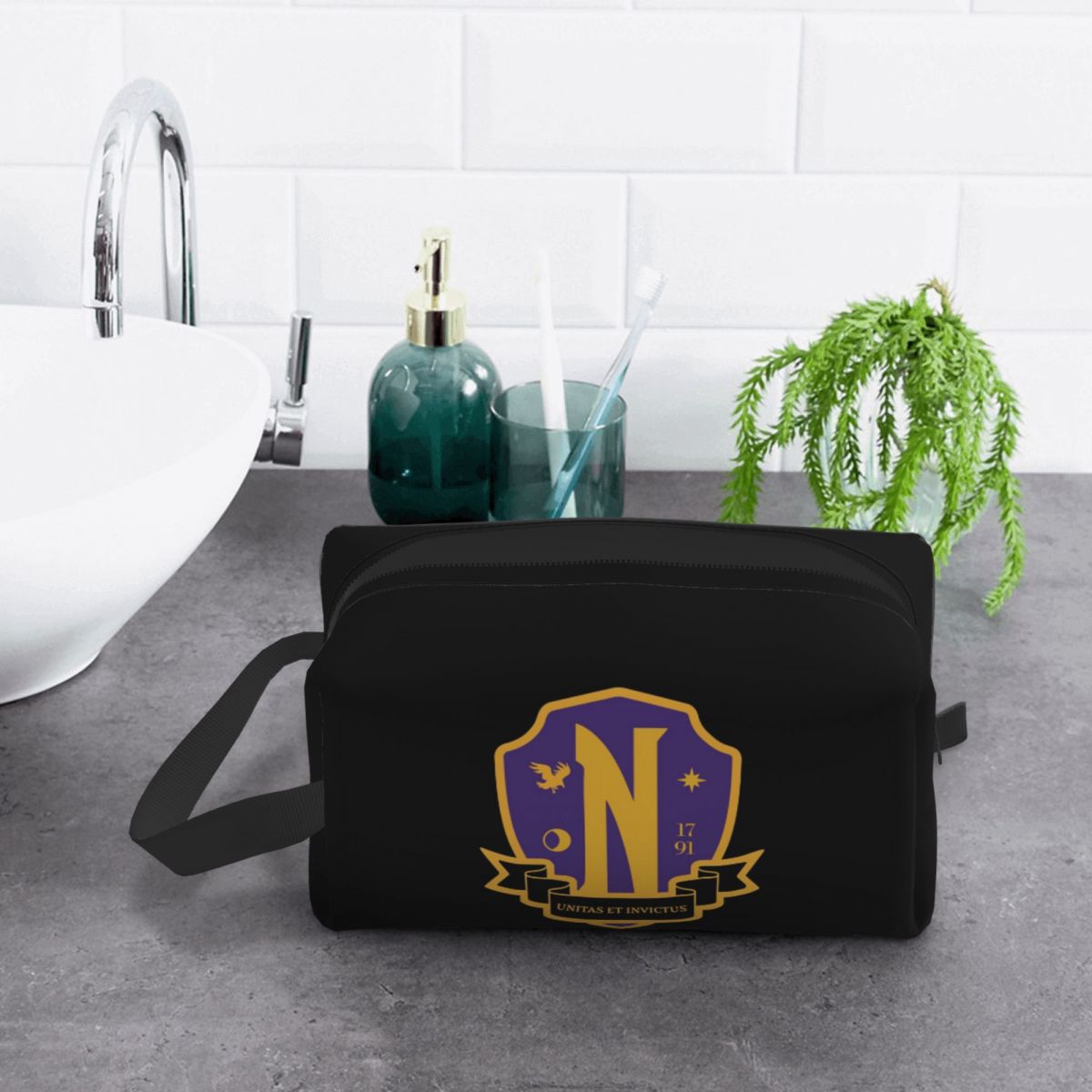 Nevermore Academy Crest (clean - Beauty Makeup Academy recension och pris